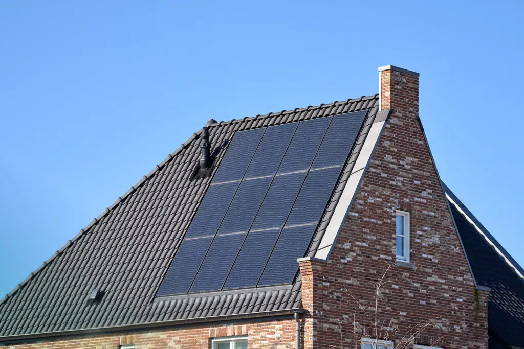 Zonnepanelen liggend op dak